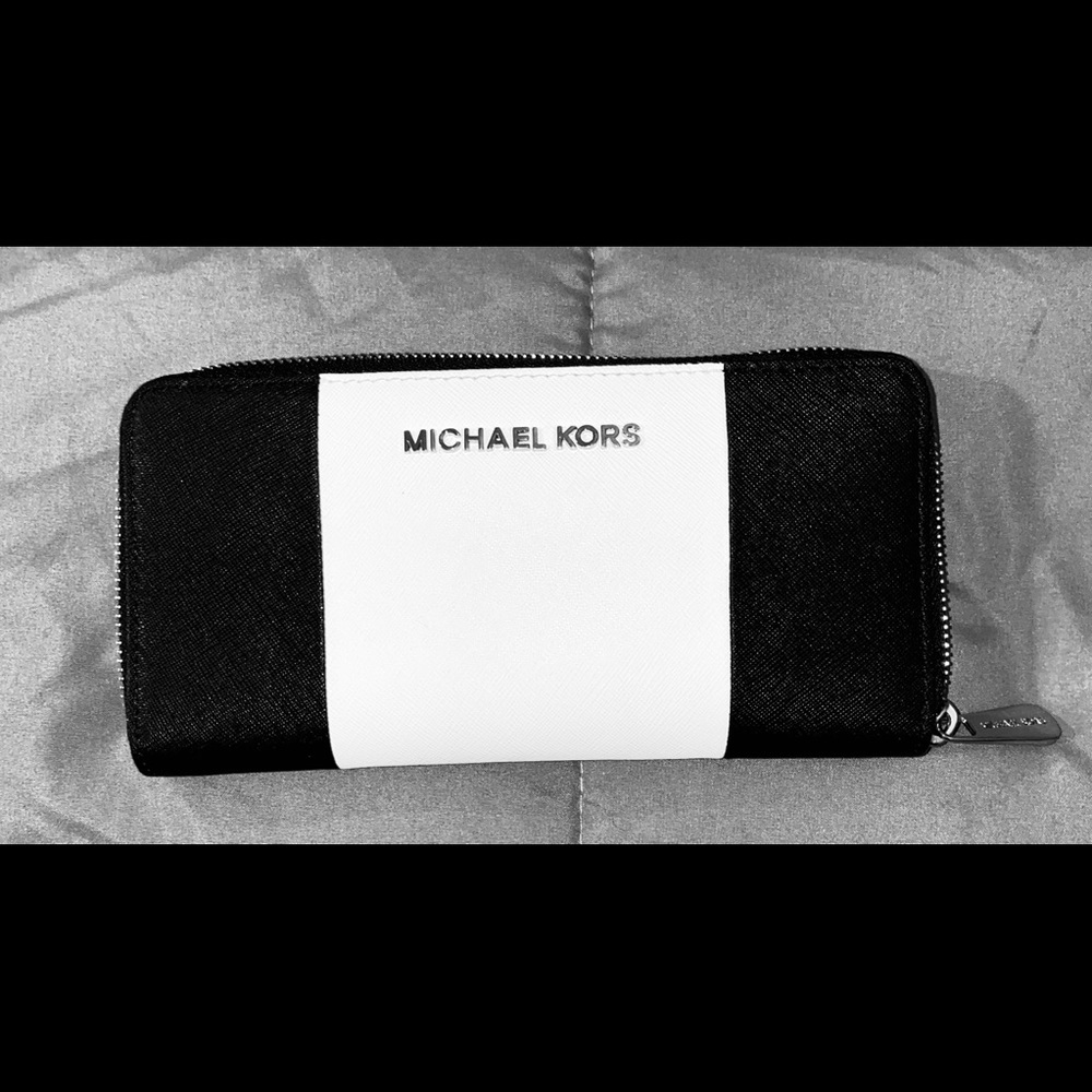 Michael Kors wallet - black and white with silver